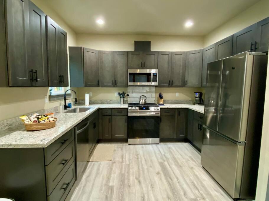 New Modern Cabin! 5Mi To Mt Rainier National Park! Hot Tub & Wifi Ashford Kültér fotó
