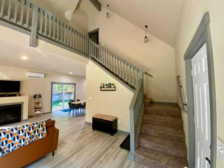 New Modern Cabin! 5Mi To Mt Rainier National Park! Hot Tub & Wifi Ashford Kültér fotó