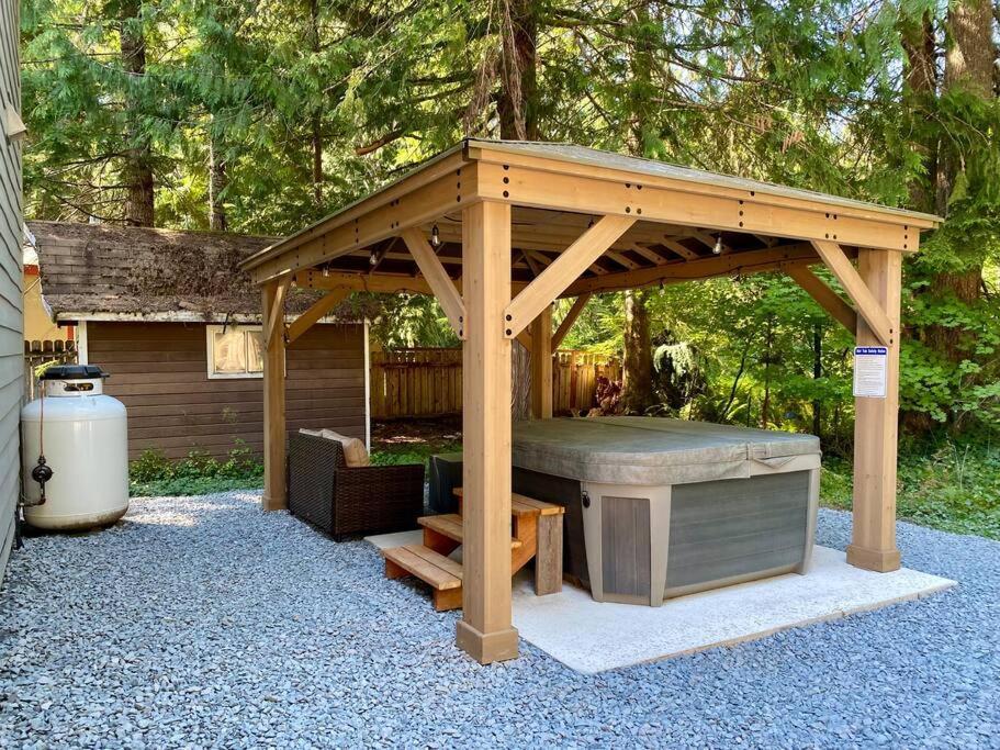 New Modern Cabin! 5Mi To Mt Rainier National Park! Hot Tub & Wifi Ashford Kültér fotó