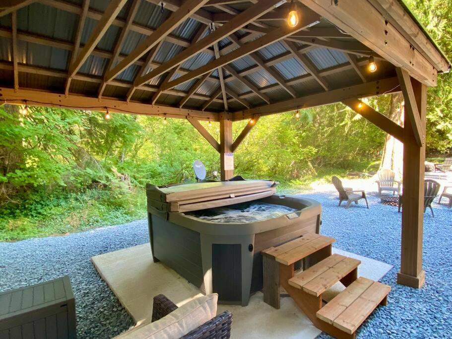 New Modern Cabin! 5Mi To Mt Rainier National Park! Hot Tub & Wifi Ashford Kültér fotó